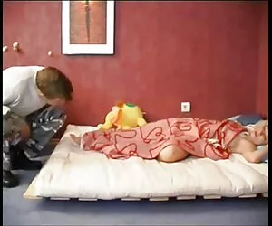 Mẹ liên gái hàn quốc xxx tục cho anh.