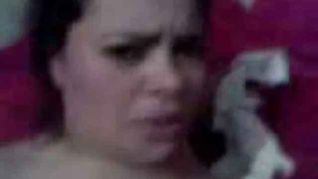 Một gái hàn quốc xxx đức với một hình xăm nghệ sĩ shit lên mông của mình.