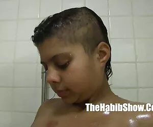 Tại trắng, quần lót, xx video han quốc quần lót nhảy cheburechnoe trên bờ biển Kirillovka.