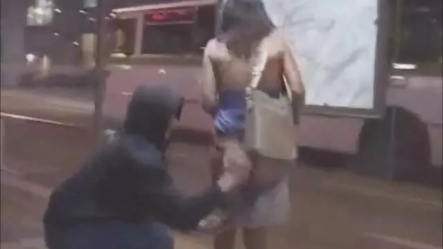 Brown một bàn tay xxx video hàn quốc đặt sau khi anh ta đập